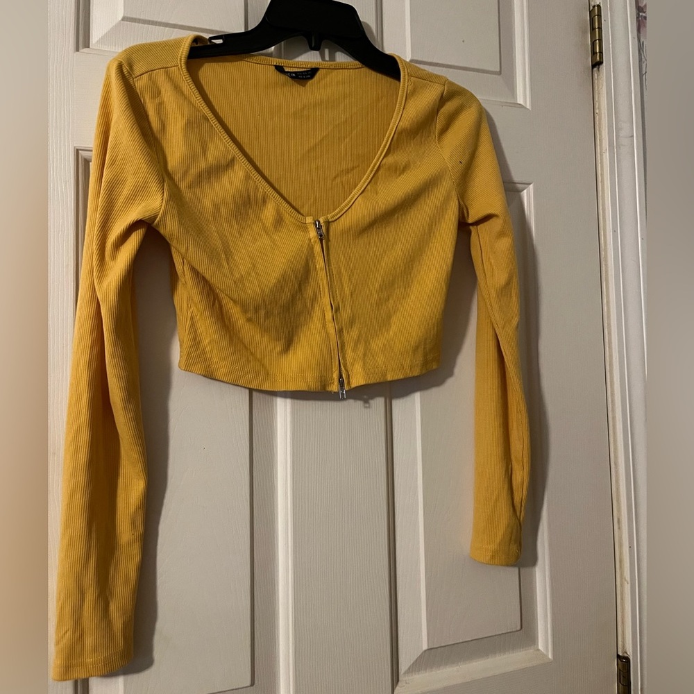 Long sleeve zip up yellow crop top